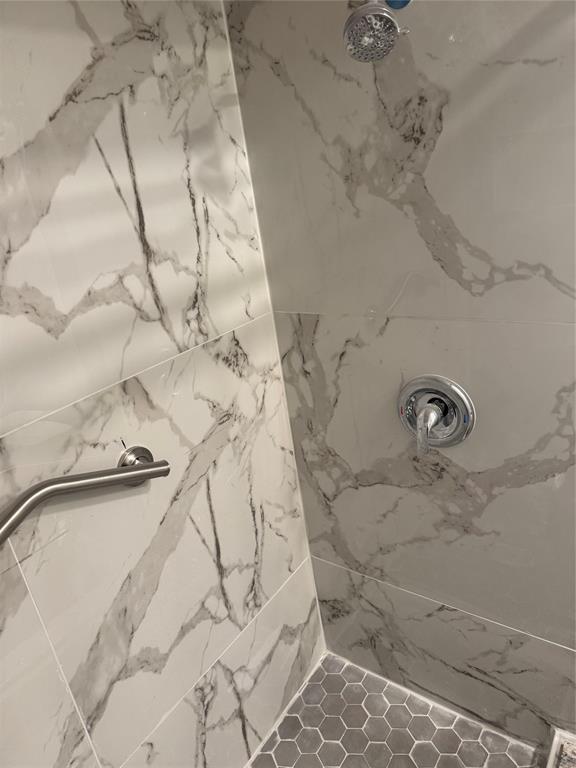 2125 Kings Road Carrollton, TX 75007 - Photo 15 of 33 a bathroom with a shower