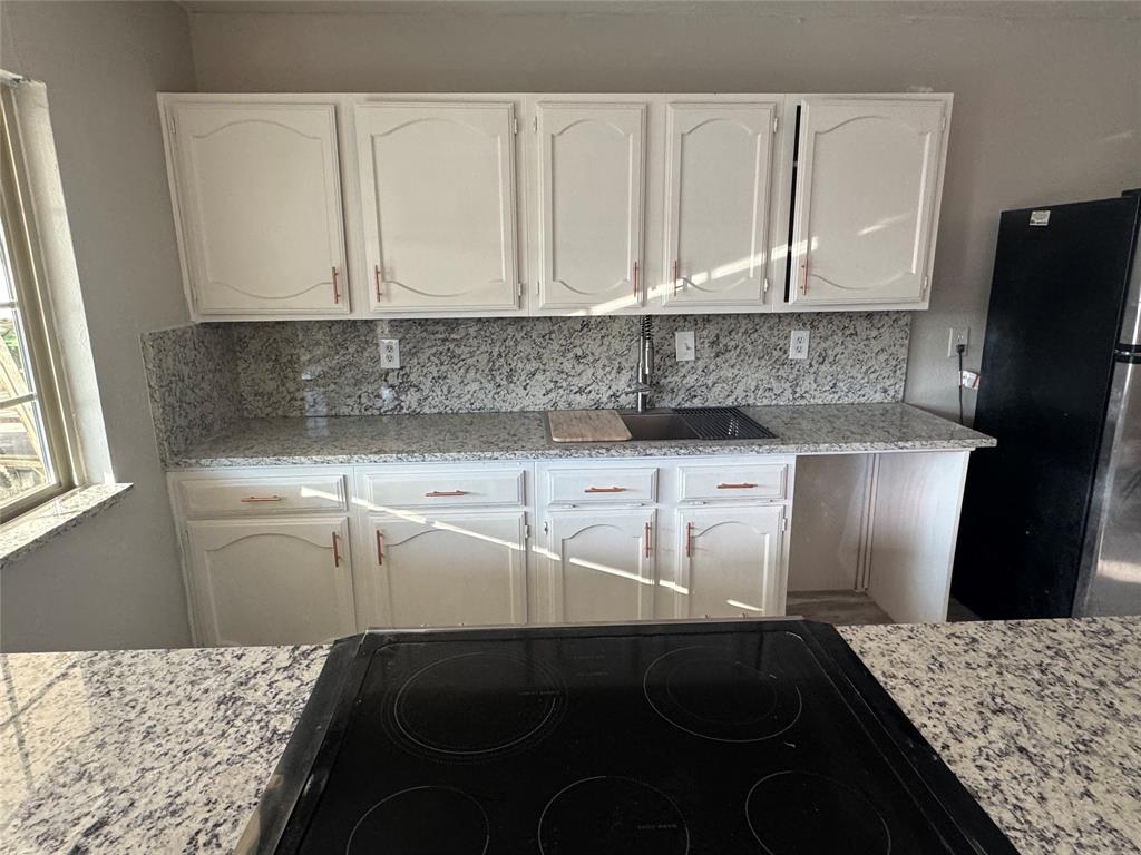 2125 Kings Road Carrollton, TX 75007 - Photo 25 of 33 a kitchen with a sink and cabinets