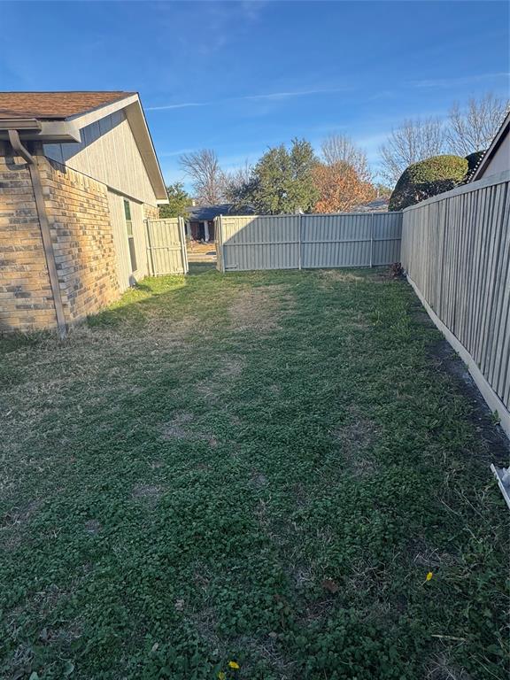 2125 Kings Road Carrollton, TX 75007 - Photo 31 of 33 a view of a backyard of the house