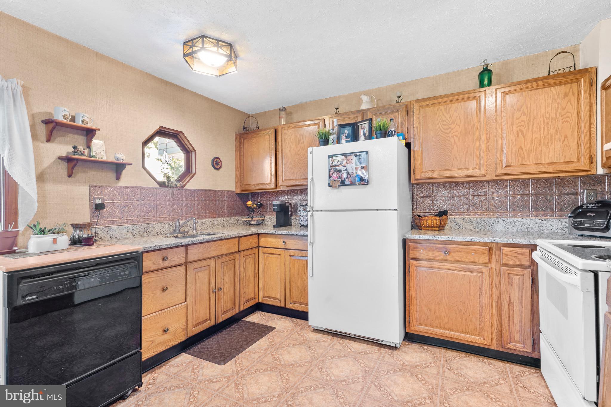 26 Gable Hill Road Levittown, PA 19057 - Photo 5 of 24 Gallery Image 5