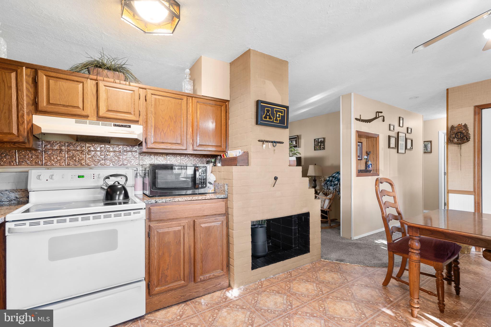26 Gable Hill Road Levittown, PA 19057 - Photo 6 of 24 Gallery Image 6