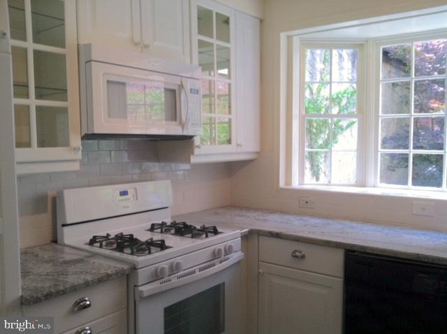 2035 Rittenhouse Square Philadelphia, PA 19103 - Photo 5 of 14