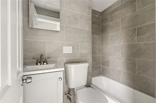 $550,000 | 30 Metacomet Avenue, East Providence, RI 02916