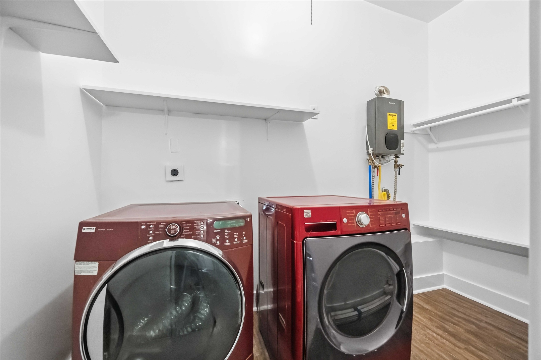 113 East Witcher Lane Houston, TX 77076 - Photo 16 of 21 a utility room with dryer and washer