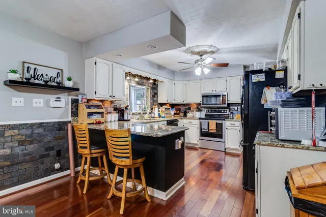 $790,000 | 16970 Teagues Point Road, Hughesville, MD 20637