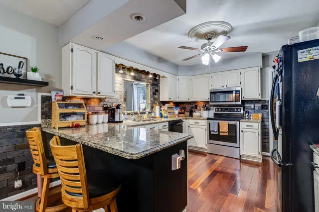 $790,000 | 16970 Teagues Point Road, Hughesville, MD 20637