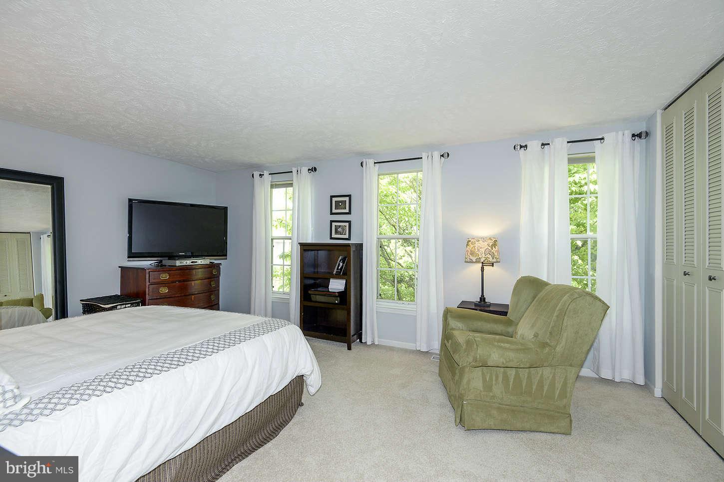 1510 Autumn Ridge Circle Reston, VA 20194 - Photo 7 of 16 a bedroom with a bed and a television