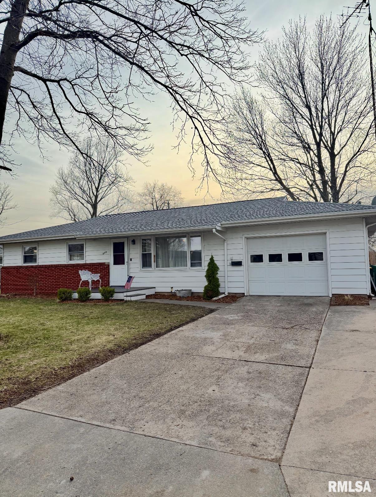 820 Jamie Lane Macomb, IL 61455 - Photo 1 of 24