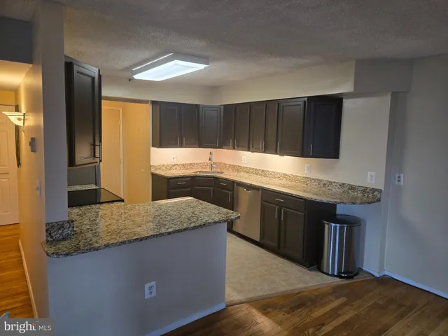 a view of a utility room