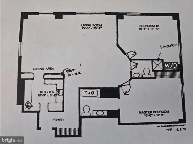 a view of room with walk in closet