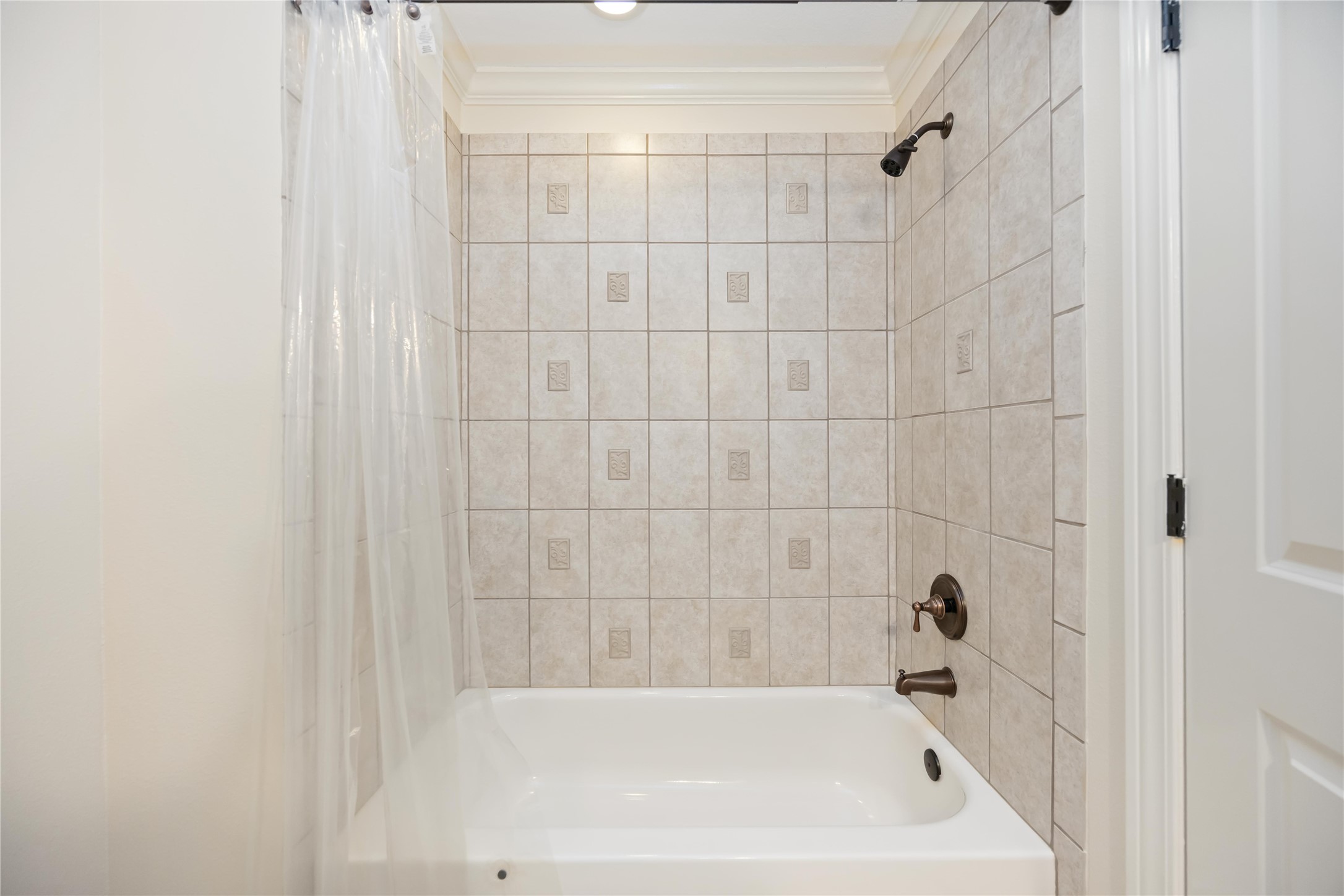 1809 St Beulah Chapel Road Montgomery, TX 77316 - Photo 33 of 50 a bathroom with a bathtub