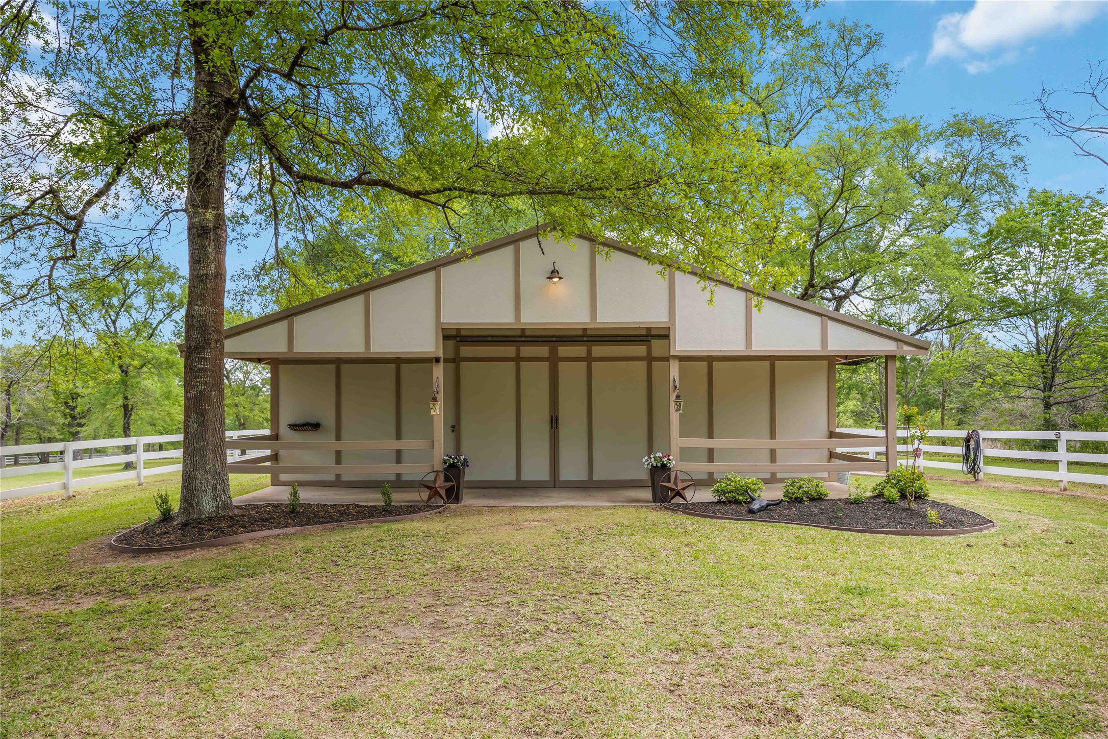 1809 St Beulah Chapel Road Montgomery, TX 77316 - Photo 42 of 50 a backyard of a house with barbeque oven table and chairs