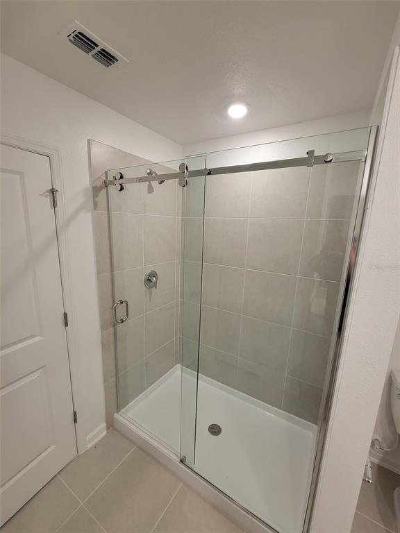 3147 Totem Road Eagle Lake, FL 33839 - Photo 15 of 18 a bathroom with a shower and a bath tub