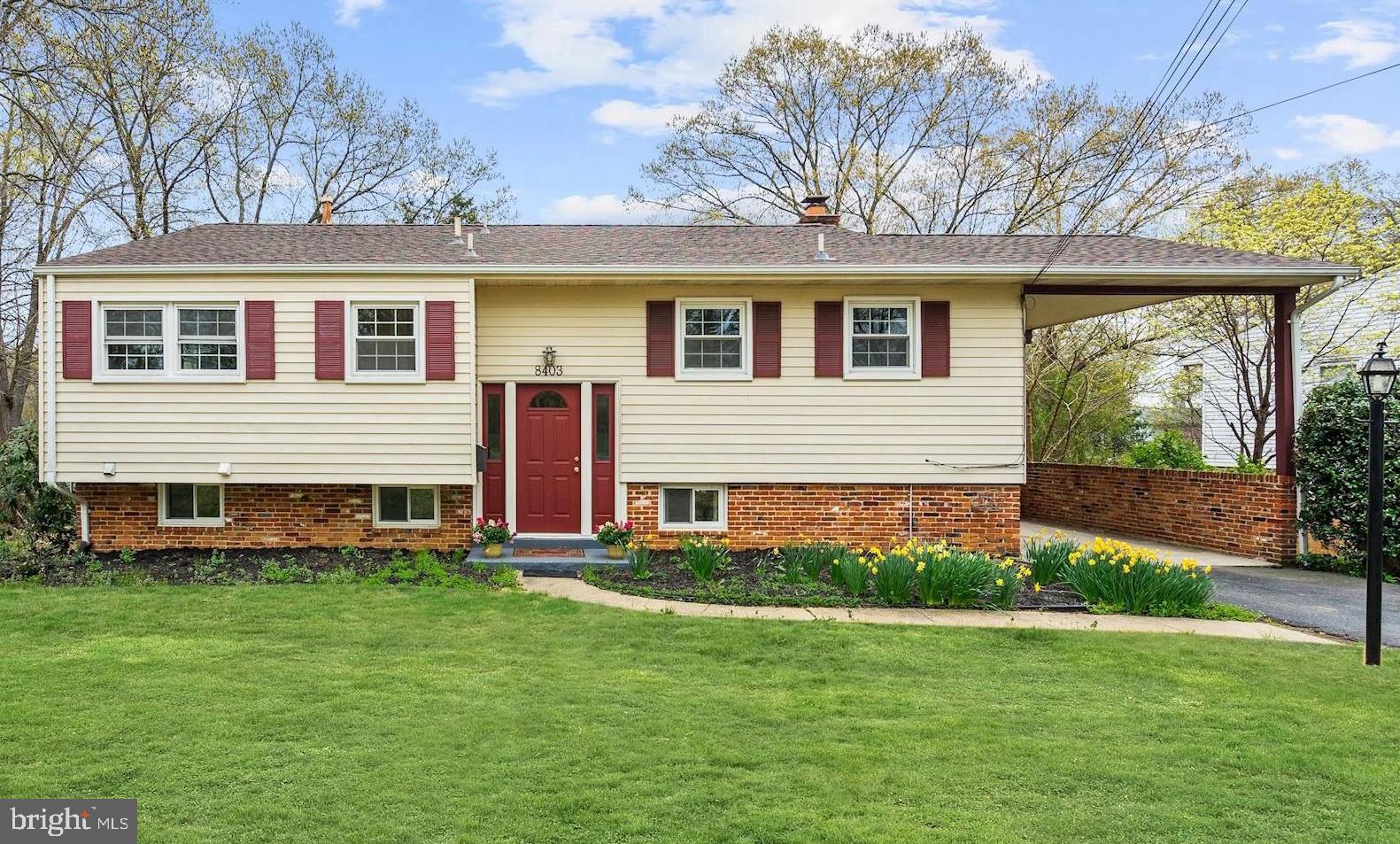 Beautifully renovated in popular Riverside Estates