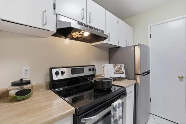 $459,000 | 143 Piccadilly Place, Unit F, San Bruno, CA 94066