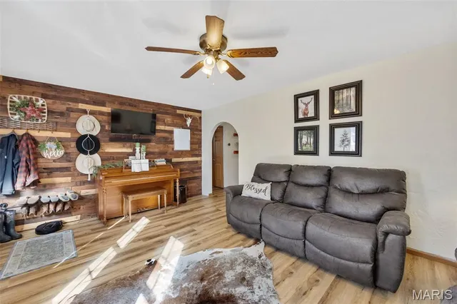 $189,900 | 607 Nicholson Drive, Potosi, MO 63664