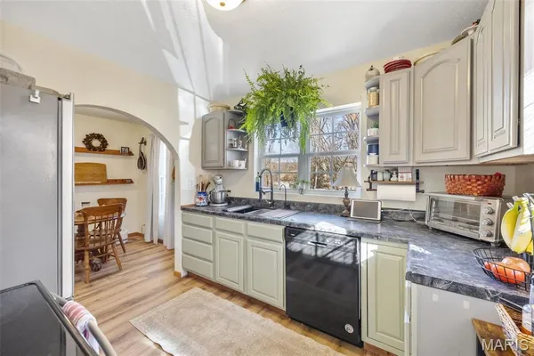 $179,500 | 607 Nicholson Drive, Potosi, MO 63664