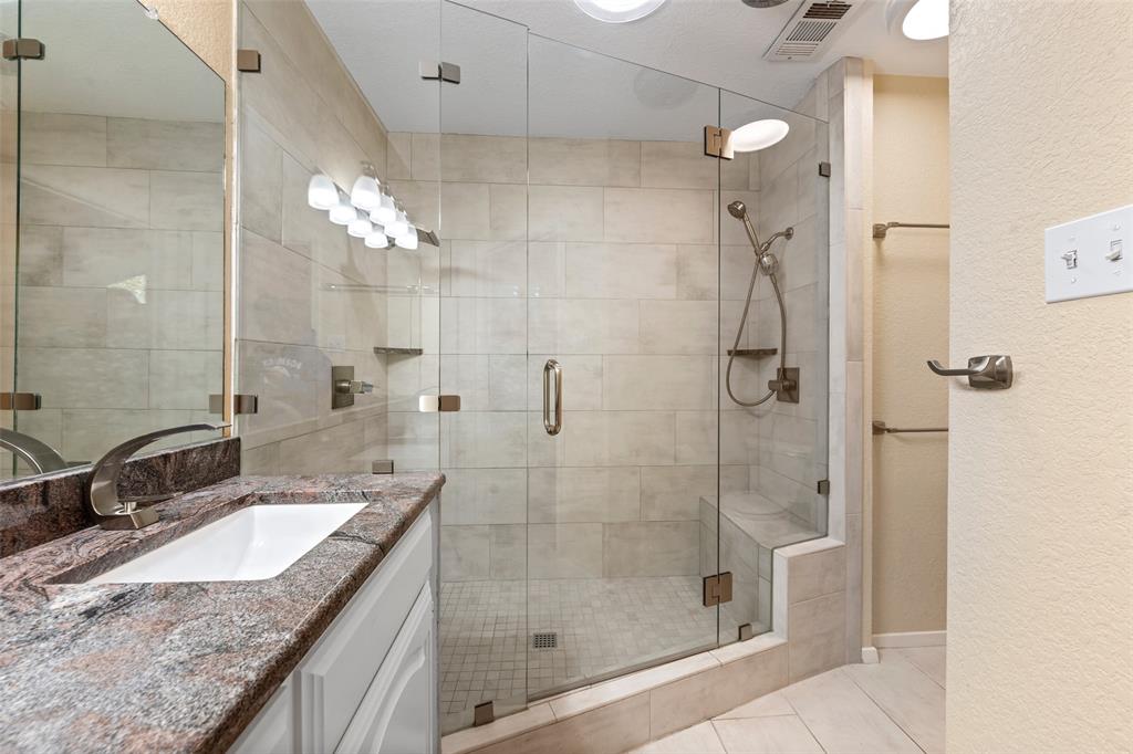 3825 North 30th Street Waco, TX 76708 - Photo 23 of 39 Primary suite bathroom