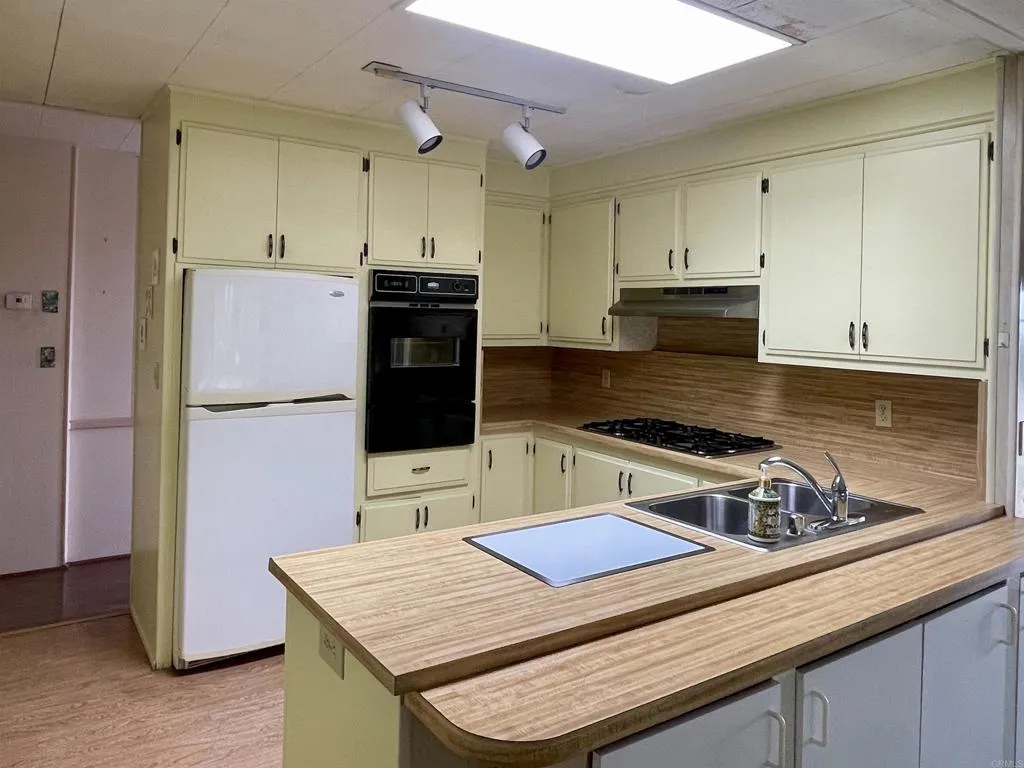 7467 Mission Gorge Road, Unit 173 Santee, CA 92071 - Photo 6 of 15 Gallery Image 6