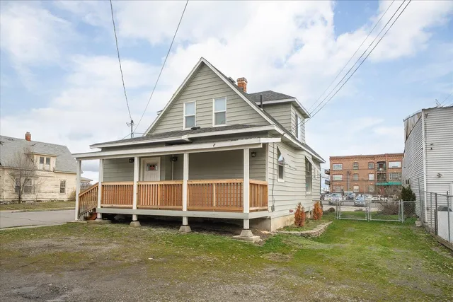 $325,000 | 1327 North Howard Street, Spokane, WA 99201