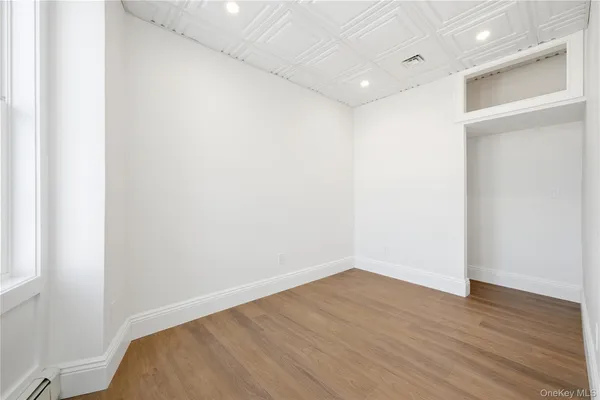 a picture of a wall with a white wall
