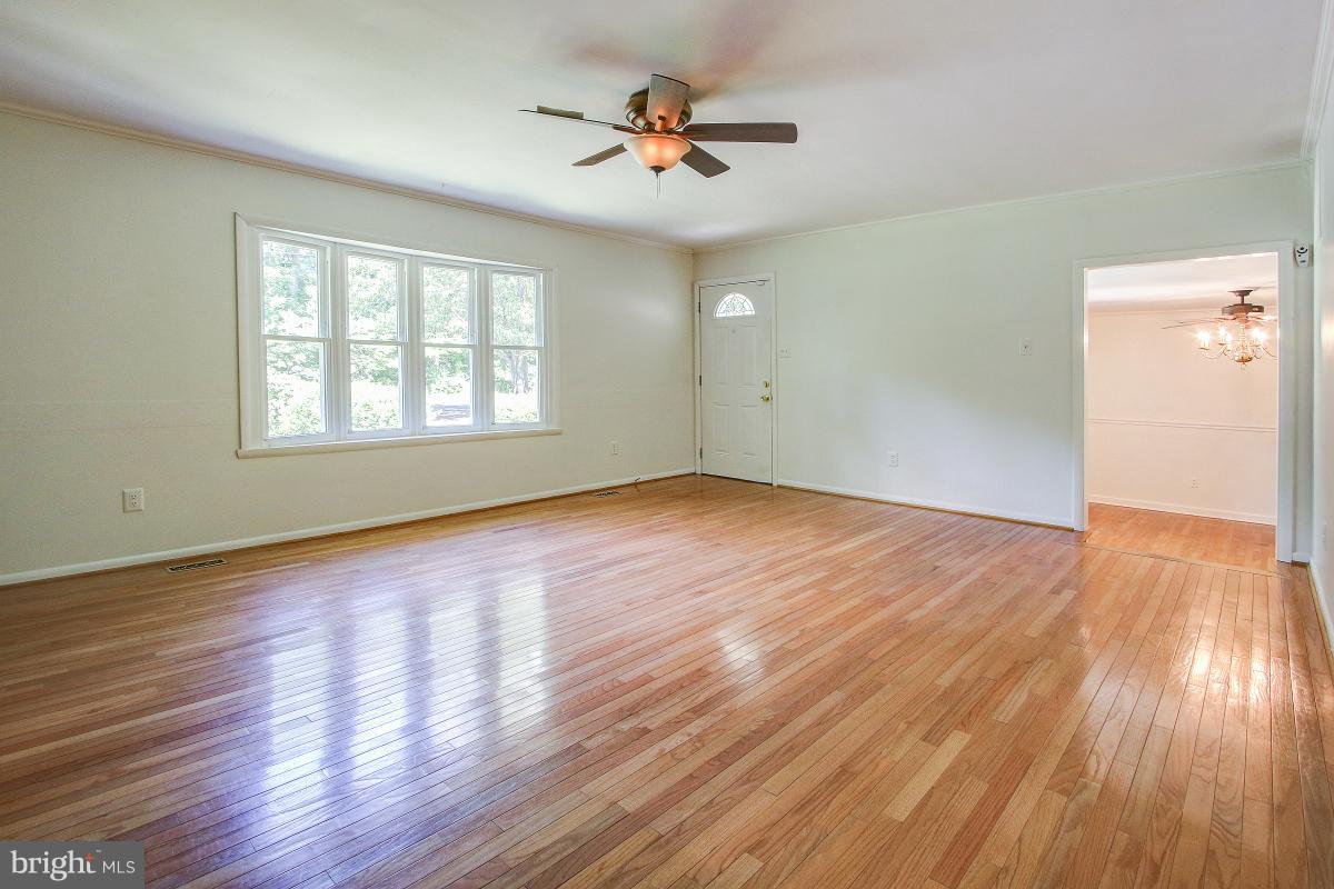 9650 Meetze Road Midland, VA 22728 - Photo 4 of 27 Family Room