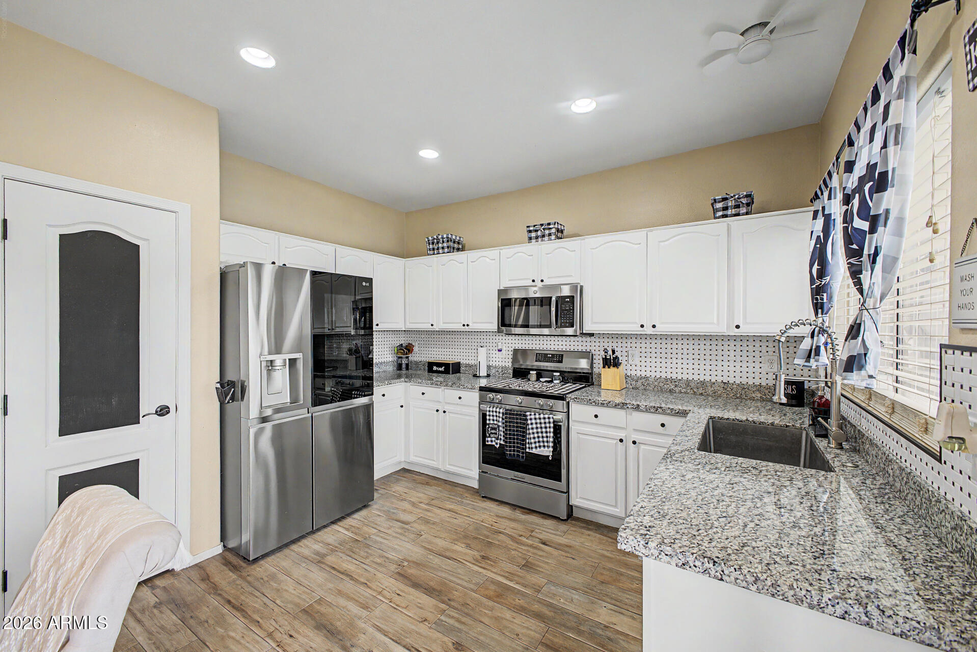 3675 South Joshua Tree Lane Gilbert, AZ 85297 - Photo 2 of 33