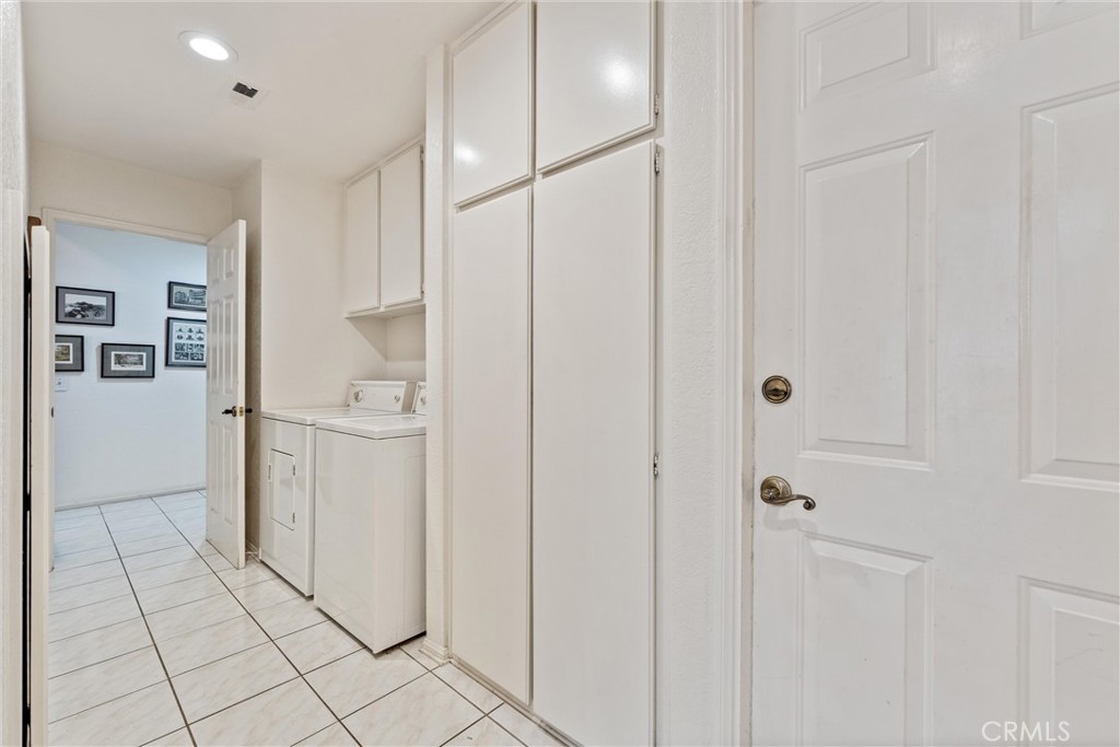 236 Hawk Lane Palmdale, CA 93551 - Photo 18 of 32 a spacious bathroom with a shower