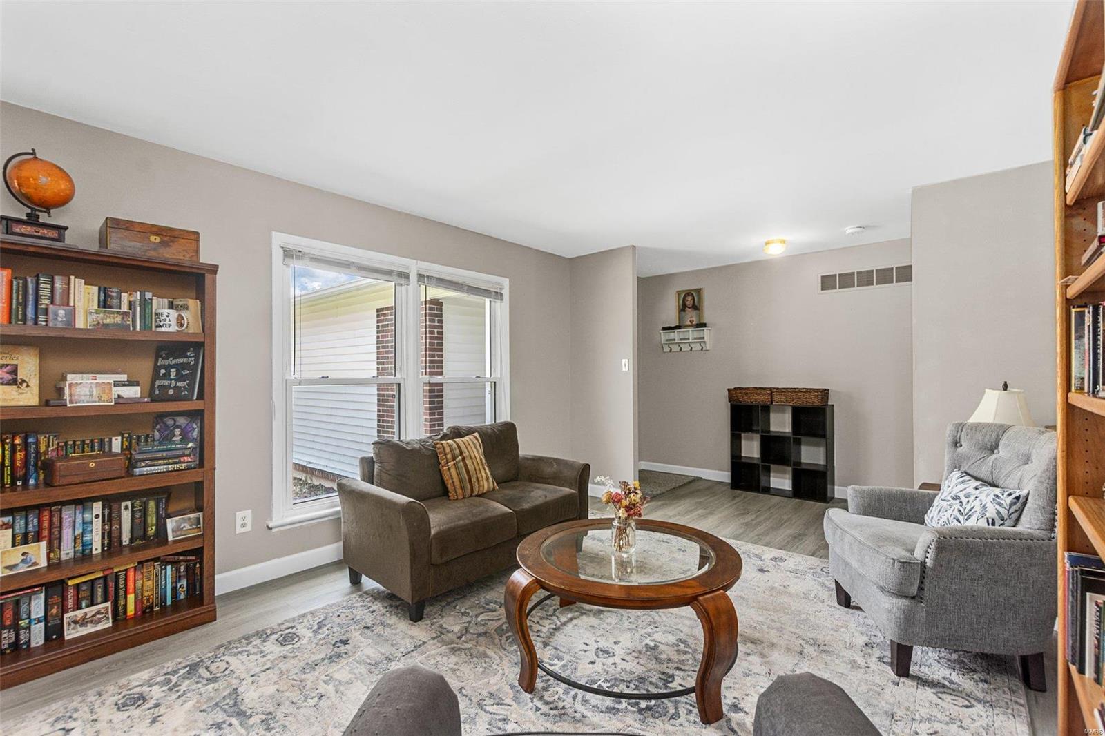 372 Novara Drive Ballwin, MO 63021 - Photo 4 of 24