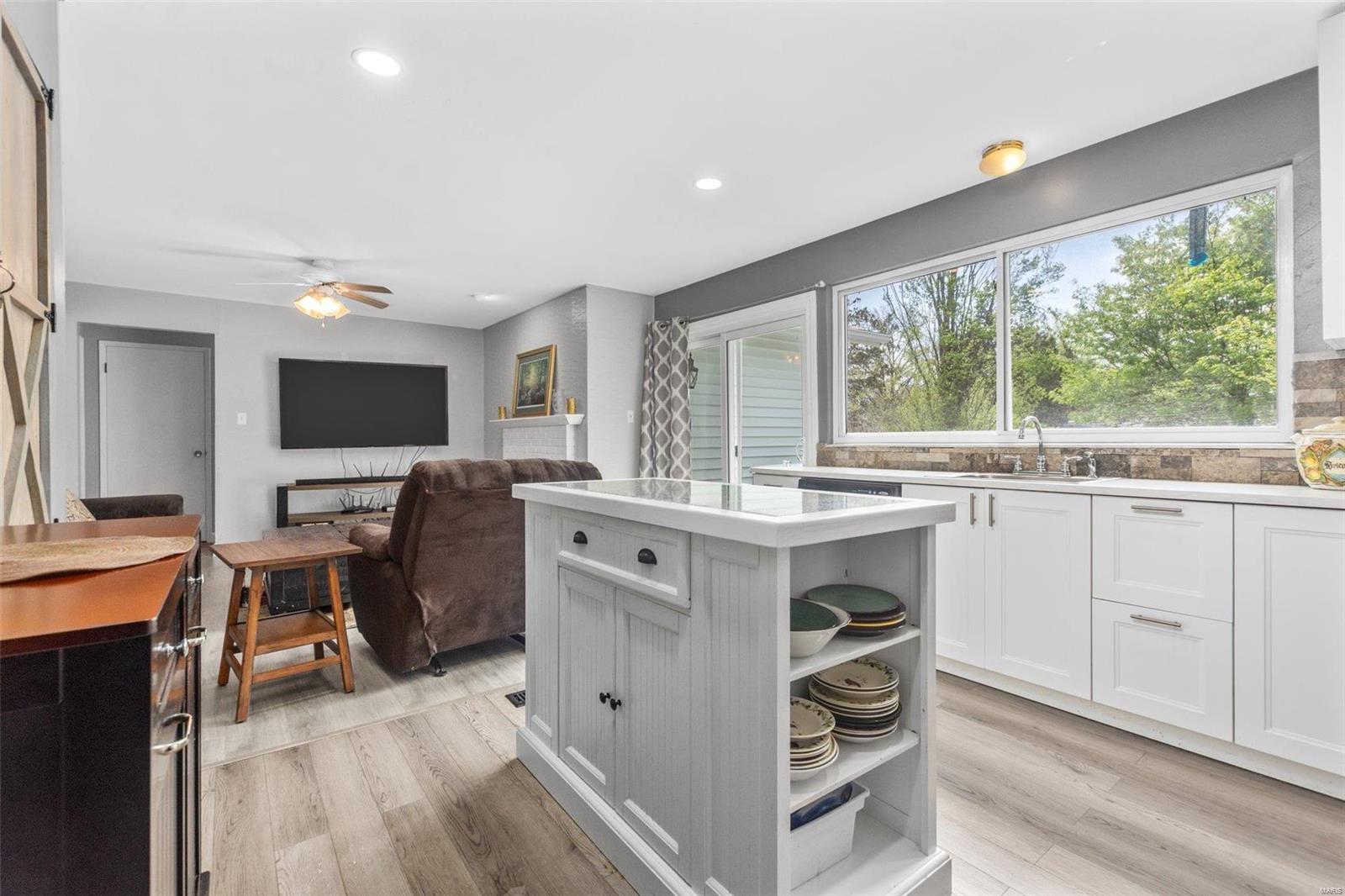 372 Novara Drive Ballwin, MO 63021 - Photo 7 of 24