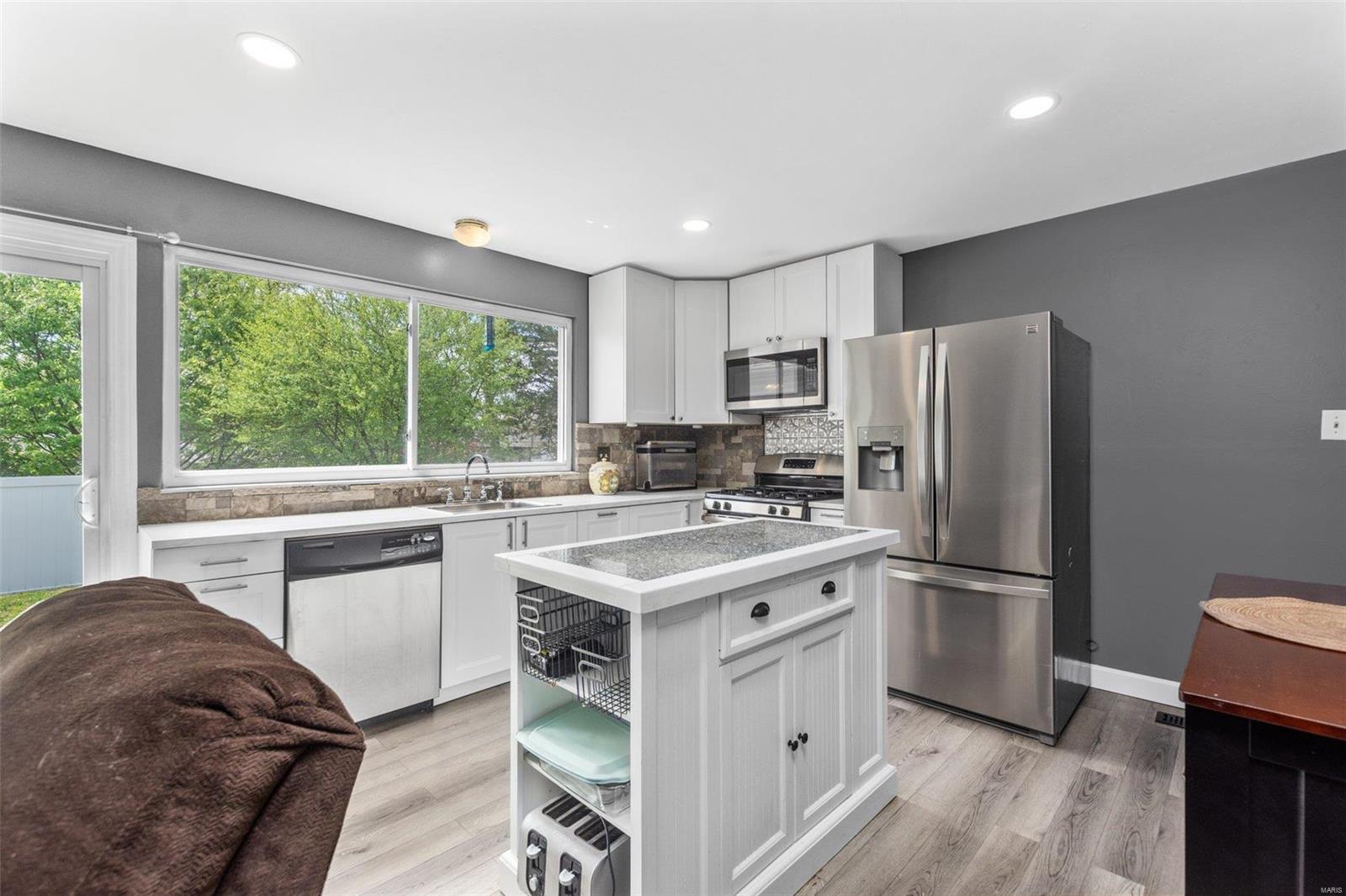 372 Novara Drive Ballwin, MO 63021 - Photo 8 of 24