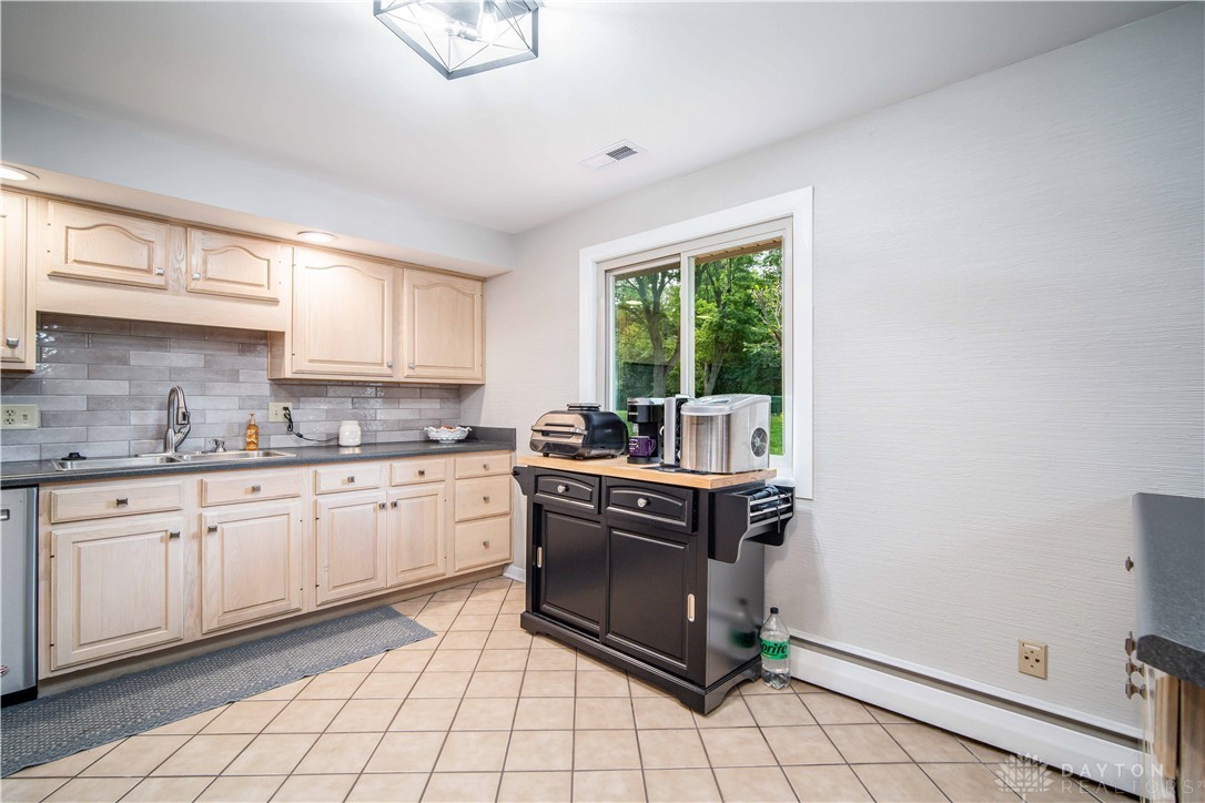2046 Fox Run Road Dayton, OH 45459 - Photo 11 of 40 Gallery Image 11