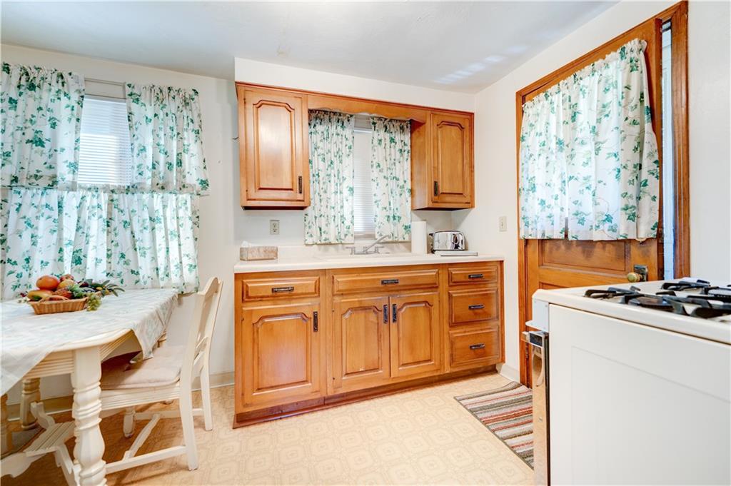 1041 Dallett Road Pittsburgh, PA 15227 - Photo 9 of 22