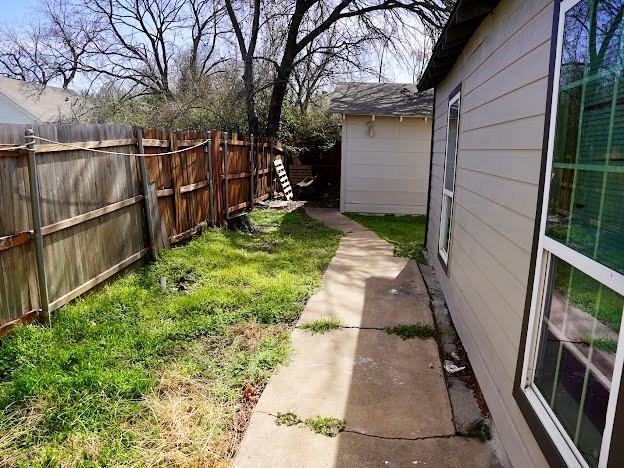 515 Taylor Street Arlington, TX 76011 - Photo 16 of 18 a backyard of a house with lots of green space