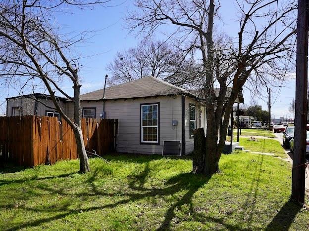 515 Taylor Street Arlington, TX 76011 - Photo 18 of 18 a view of a backyard with large tree and a large tree