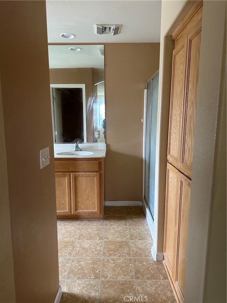 491 Hydrangea Court Merced, CA 95341 - Photo 15 of 25 Entry Primary Bathroom