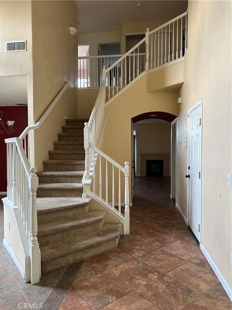 491 Hydrangea Court Merced, CA 95341 - Photo 4 of 25 Staircase