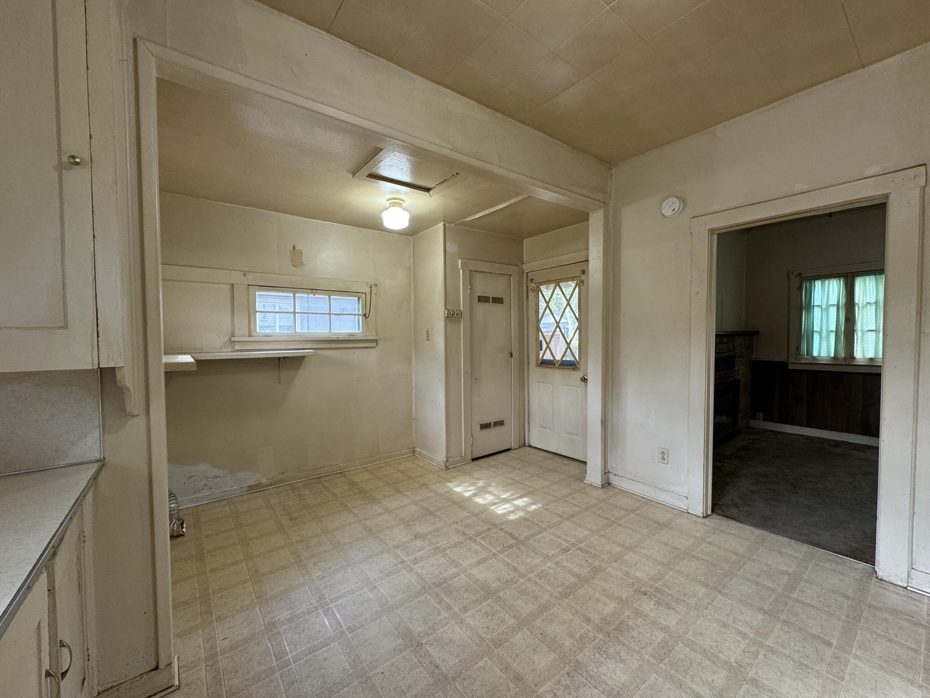 523 Southeast Riverside Avenue Grants Pass, OR 97526 - Photo 9 of 21 Updated Final (9)