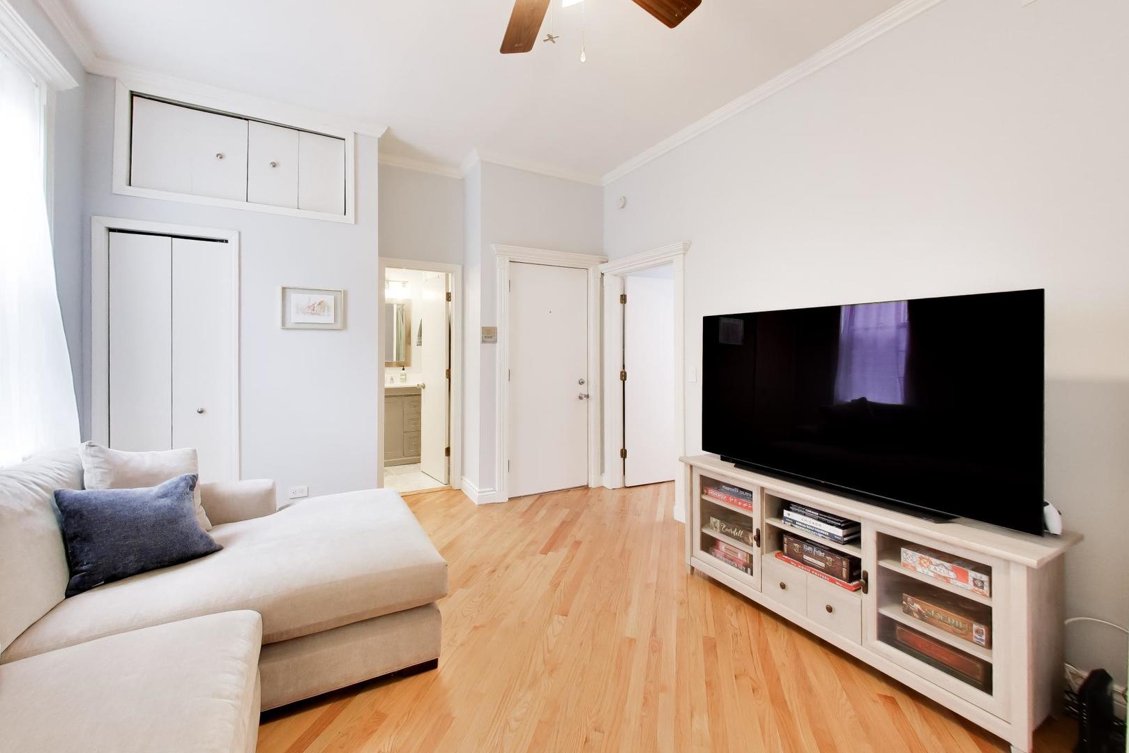 1232 West Nelson Street, Unit B Chicago, IL 60657 - Photo 7 of 22