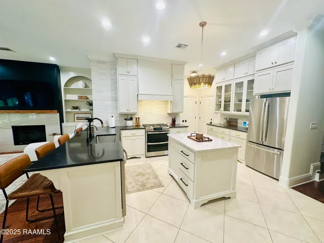 $574,500 | 5935 Camellia Place, Lake Charles, LA 70605