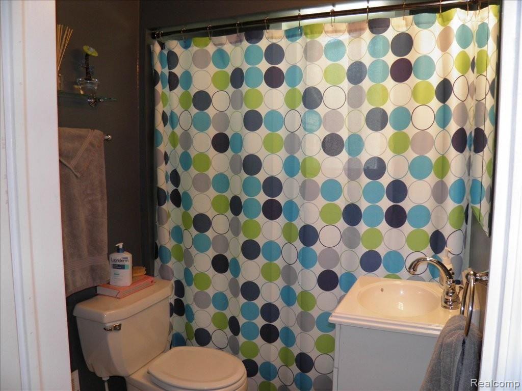 4941 Eagle Road Highland, MI 48356 - Photo 13 of 25 Bathroom one