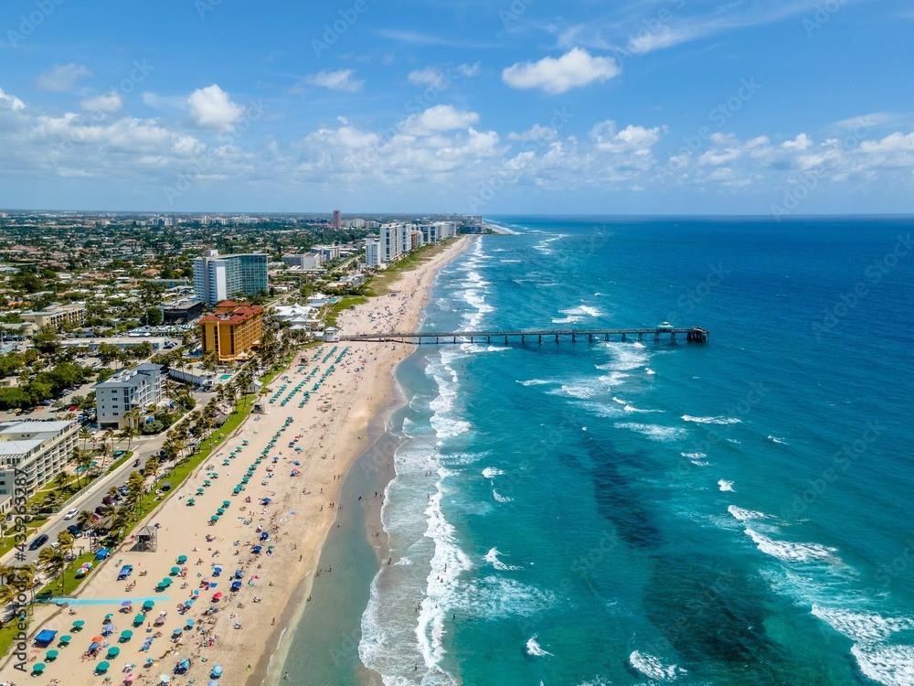 2202 Northeast 36th Street, Unit 15 Lighthouse Point, FL 33064 - Photo 45 of 47 a view of a lake with a city