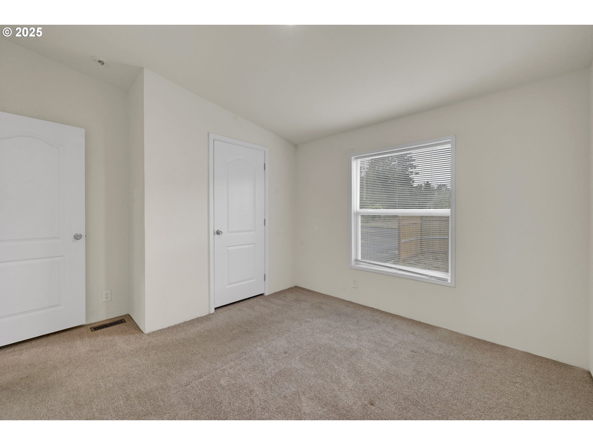 87886 Cedar Flat Road Springfield, OR 97478 - Photo 18 of 34 a view of room with window