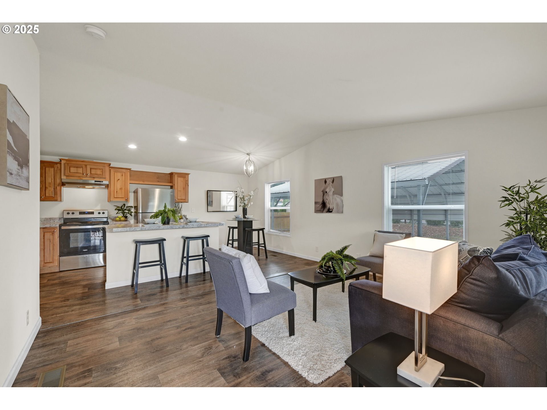 87886 Cedar Flat Road Springfield, OR 97478 - Photo 4 of 34 a living room with furniture and a table