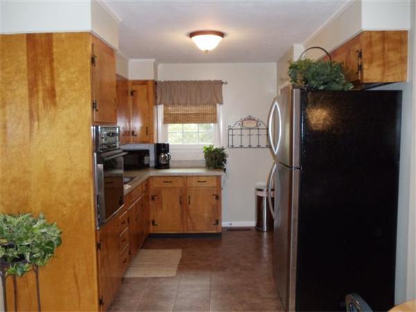 403 Goldthwaite Road Northbridge, MA 01588 - Photo 4 of 11