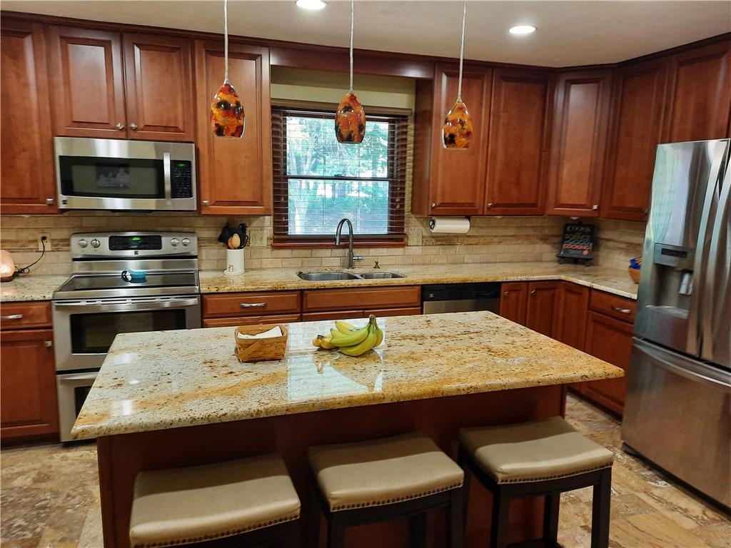 8830 Winding Ridge Road Indianapolis, IN 46217 - Photo 8 of 21 Gallery Image 8