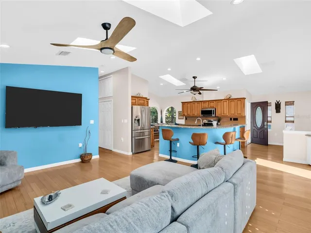 $649,900 | 1907 Gulf Beach Boulevard, Tarpon Springs, FL 34689