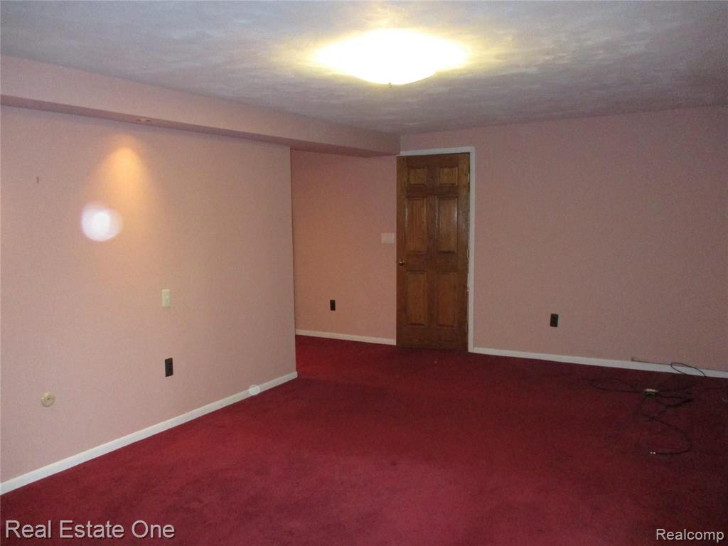 28642 Rollcrest Road Farmington Hills, MI 48334 - Photo 38 of 53