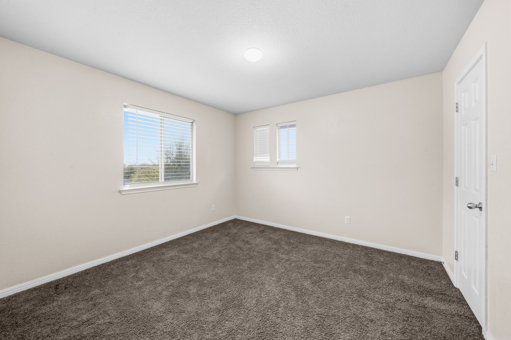 601 Silver Wing Drive Austin, TX 78725 - Photo 8 of 15 an empty room with windows