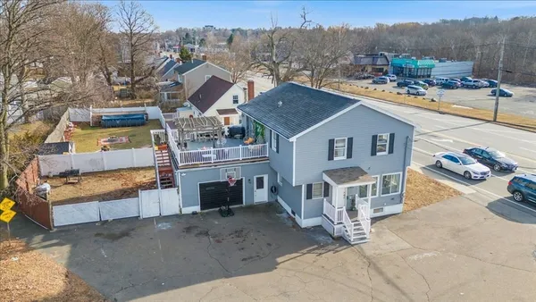 a view of a house with a yard